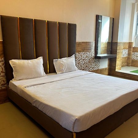 Hotels7Apple Mahoba Bagian luar foto