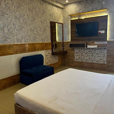 Hotels7Apple Mahoba Bagian luar foto