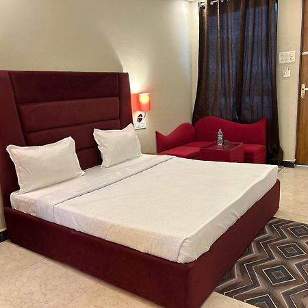 Hotels7Apple Mahoba Bagian luar foto