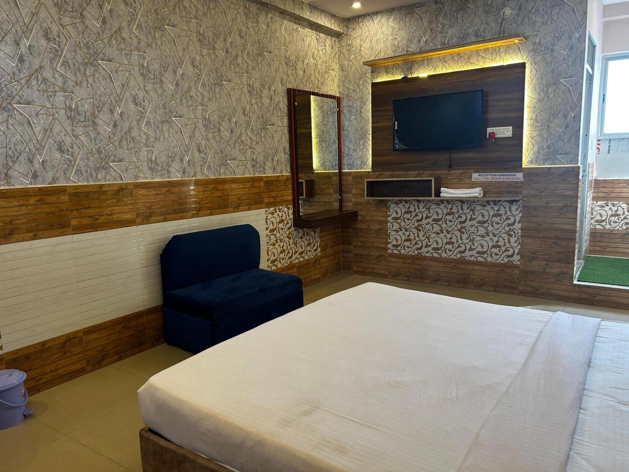 Hotels7Apple Mahoba Bagian luar foto