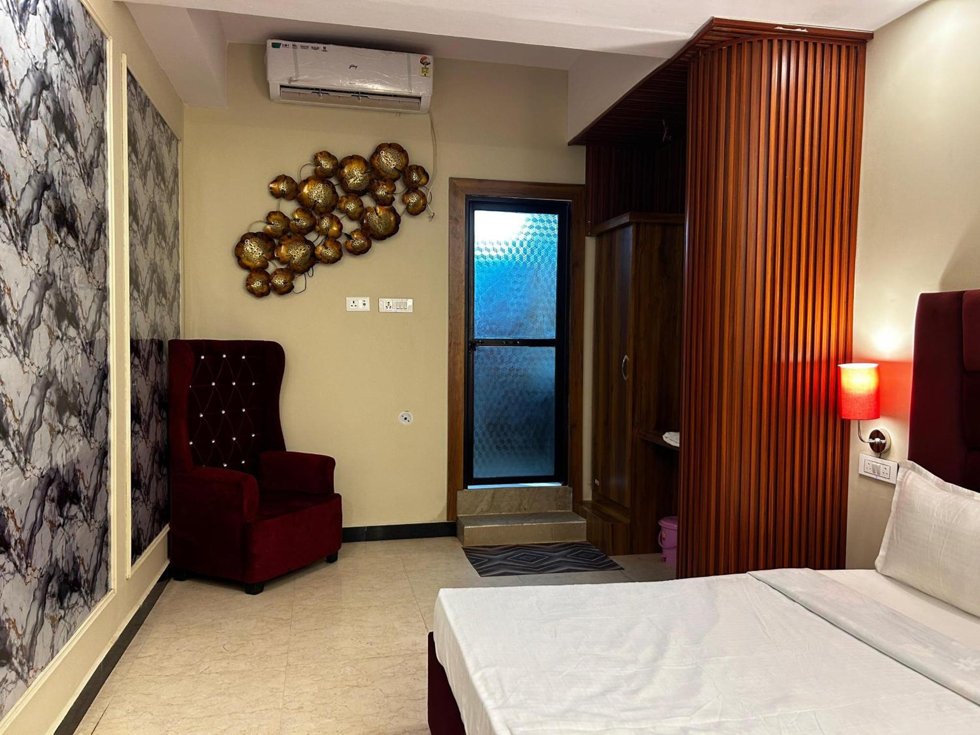 Hotels7Apple Mahoba Bagian luar foto