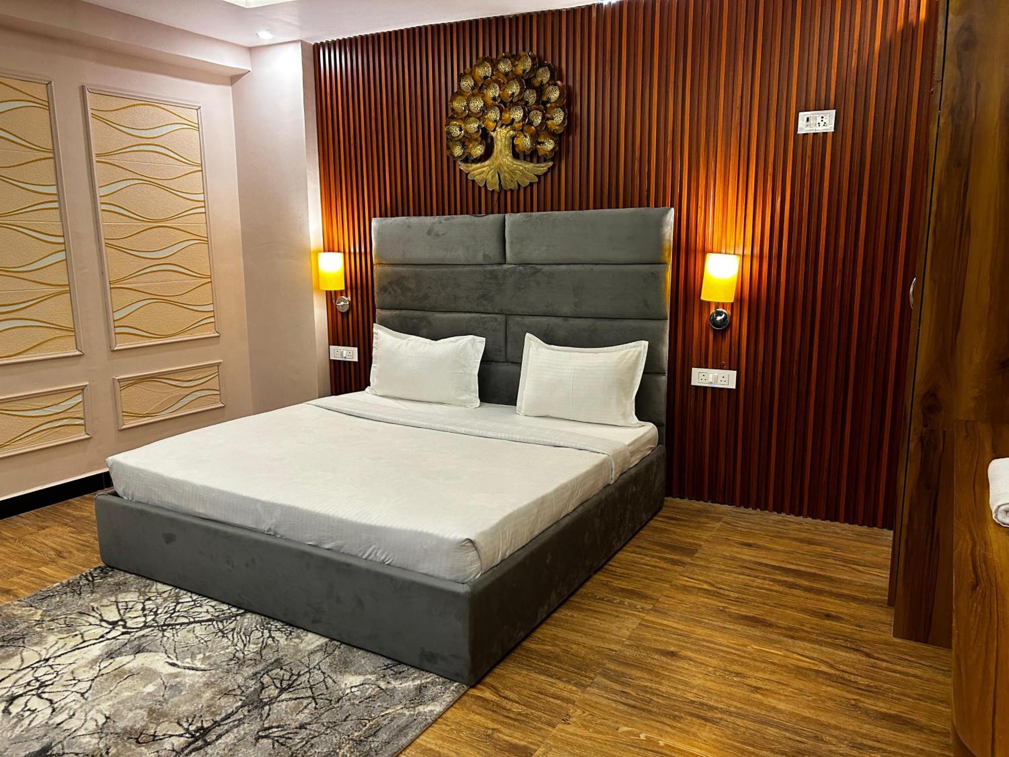 Hotels7Apple Mahoba Bagian luar foto