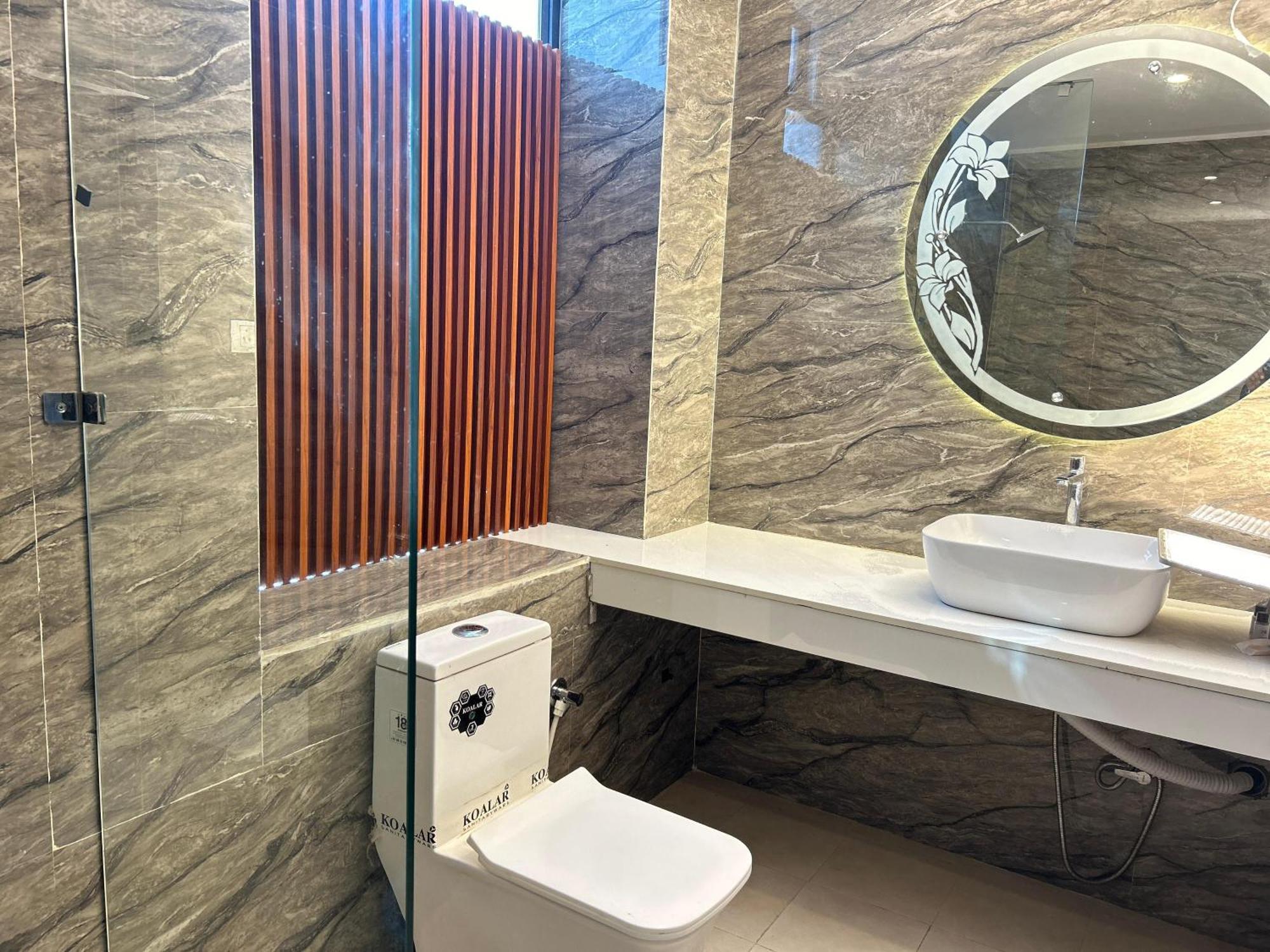 Hotels7Apple Mahoba Bagian luar foto