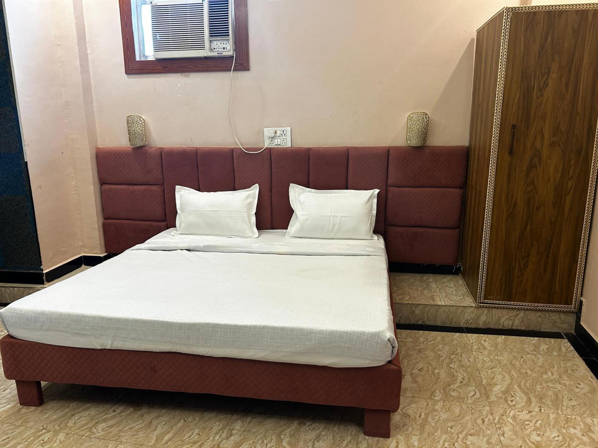 Hotels7Apple Mahoba Bagian luar foto